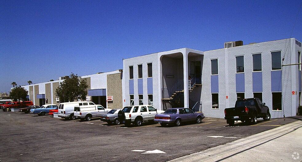 1703-1729 E 28th St, Signal Hill, CA for lease - Primary Photo - Image 1 of 3