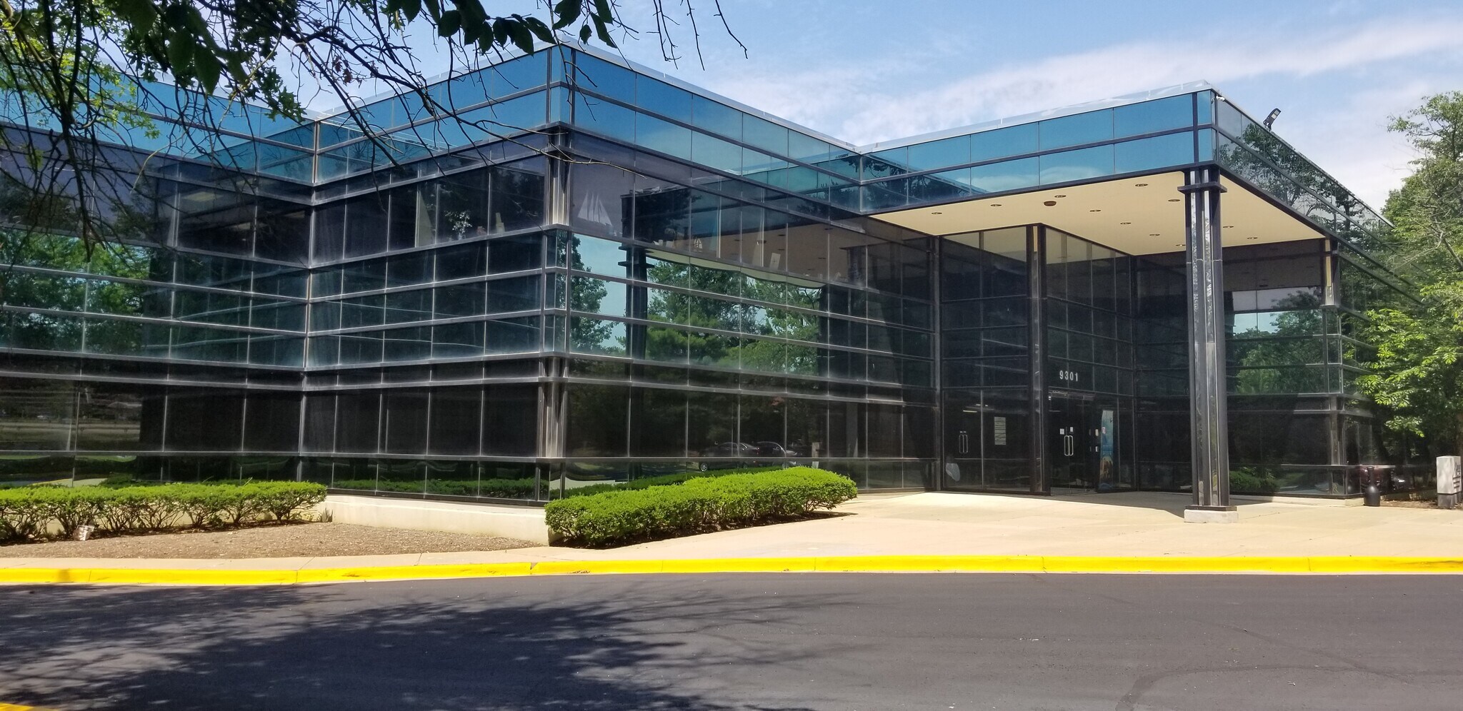 9301 Largo Dr W, Upper Marlboro, MD for lease Building Photo- Image 1 of 8