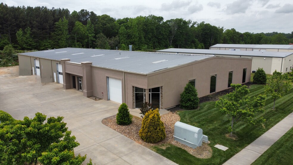 167 Thunder Rd, Mooresville, NC for lease - Building Photo - Image 1 of 4