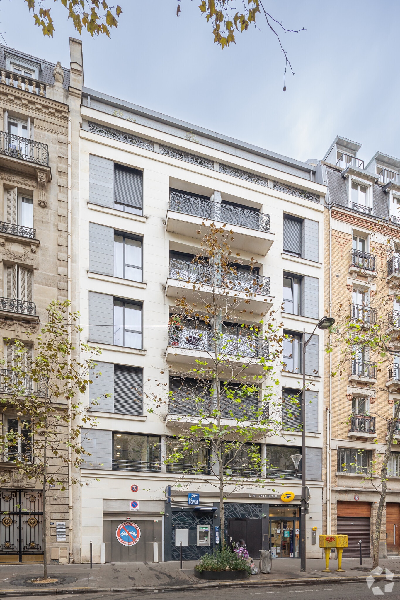 33 Rue Faidherbe, Paris for lease Primary Photo- Image 1 of 2