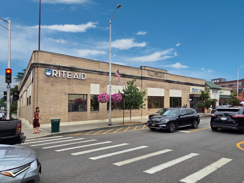 320-322 Main St, Beacon, NY for lease - Building Photo - Image 1 of 2
