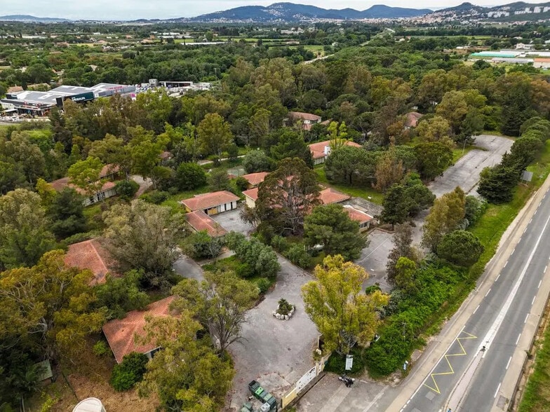 Flex in Hyères for sale - Building Photo - Image 2 of 26