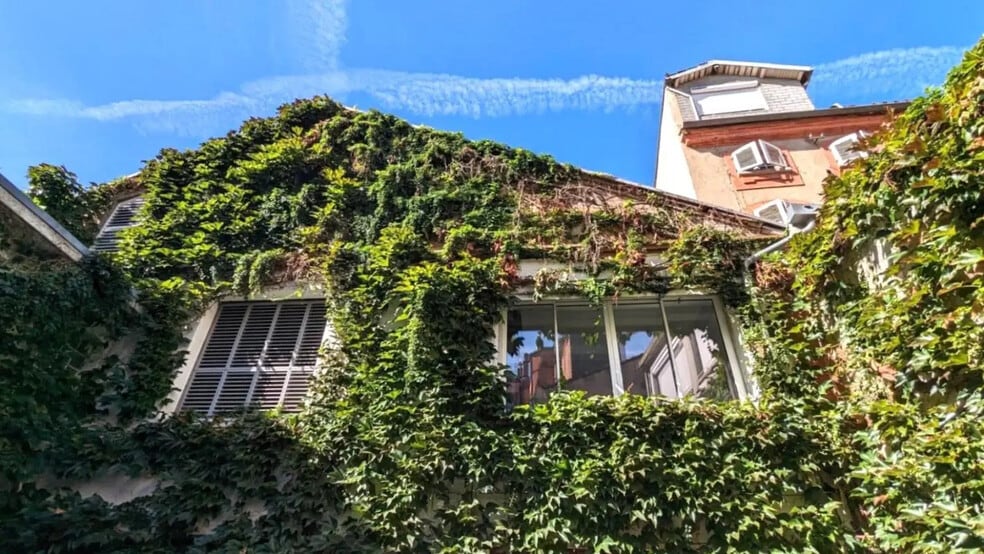 Office in Toulouse for lease - Building Photo - Image 1 of 14