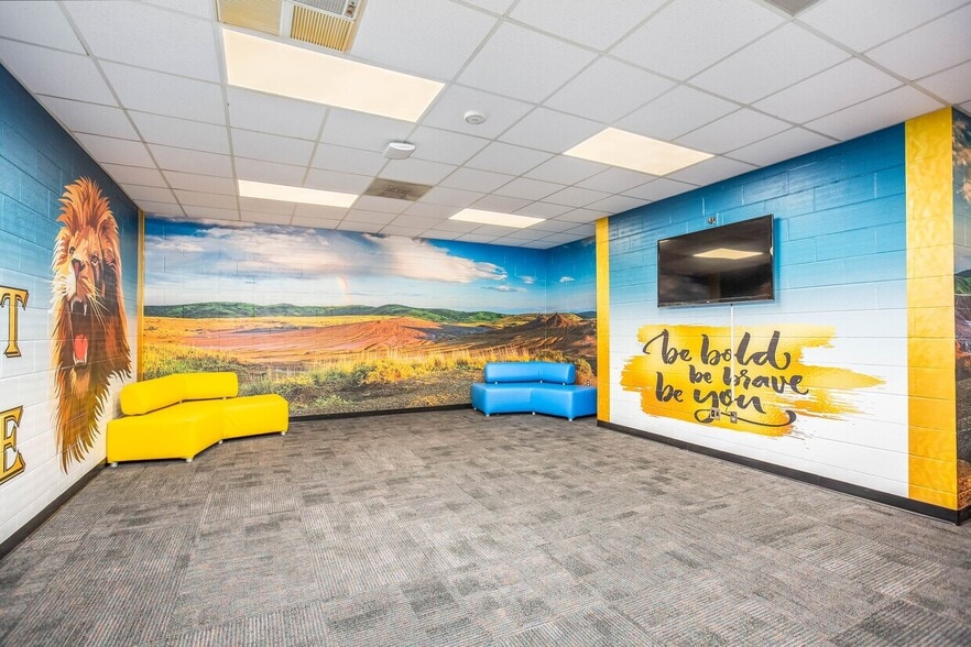 271 and 289 Mercantile Dr portfolio of 2 properties for sale on LoopNet.com - Building Photo - Image 2 of 7