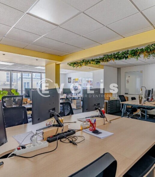 Office in Paris for lease - Building Photo - Image 1 of 27