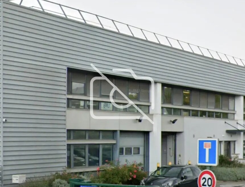 Flex in Trappes for lease Building Photo- Image 1 of 2