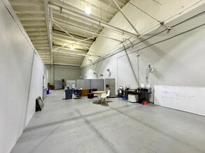 2200 SE Mailwell Dr, Milwaukie, OR for lease Building Photo- Image 1 of 10