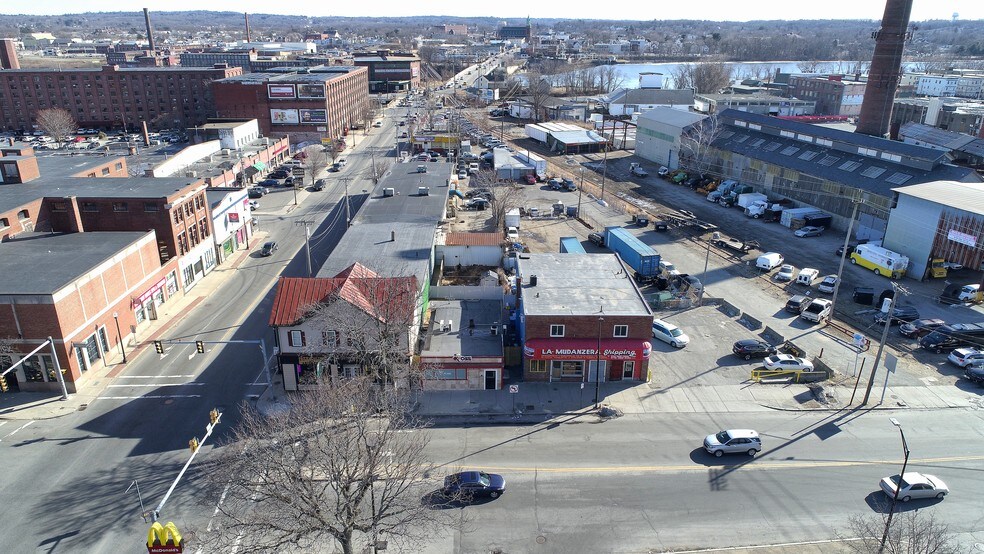 592 Essex St, Lawrence, MA 01840