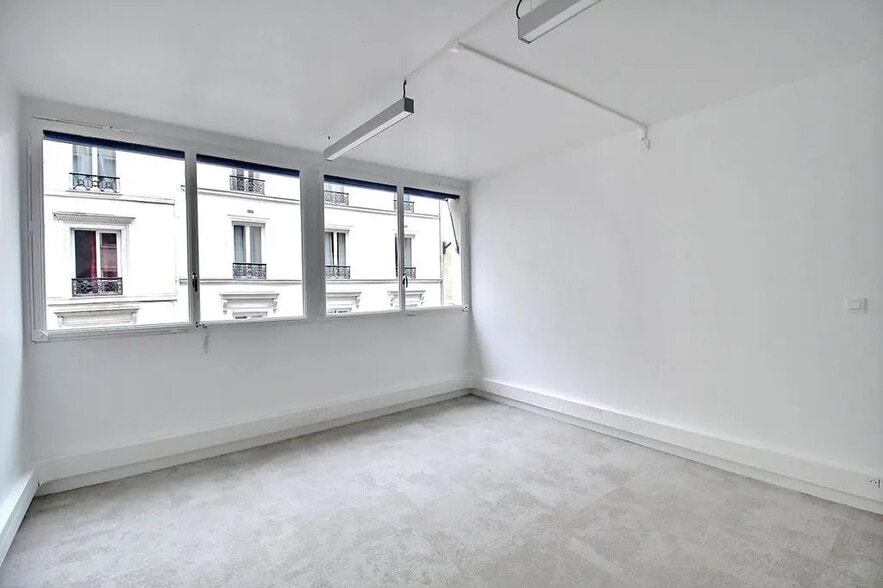 Office in Paris for lease - Interior Photo - Image 1 of 7