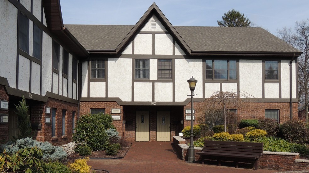 908-912 Pompton Ave, Cedar Grove, NJ for sale - Building Photo - Image 1 of 1