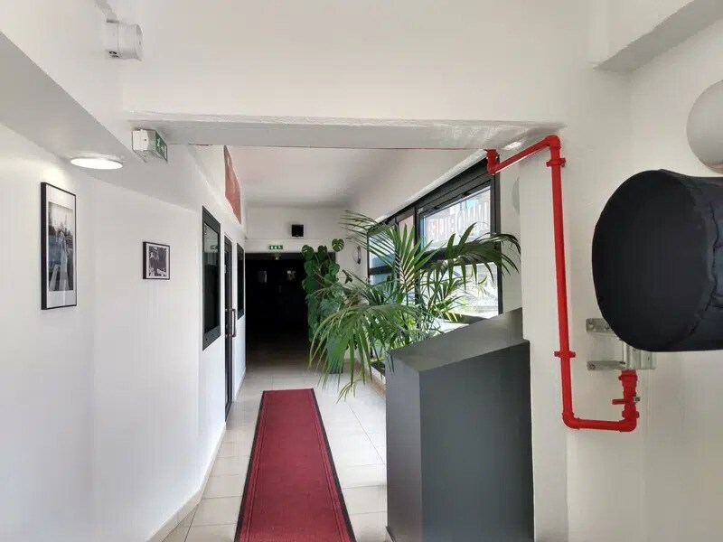 Retail in Bourgoin-Jallieu for sale Interior Photo- Image 1 of 10