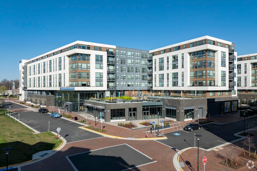 2311 Dulles Station Blvd, Herndon, VA for lease - Primary Photo - Image 1 of 80