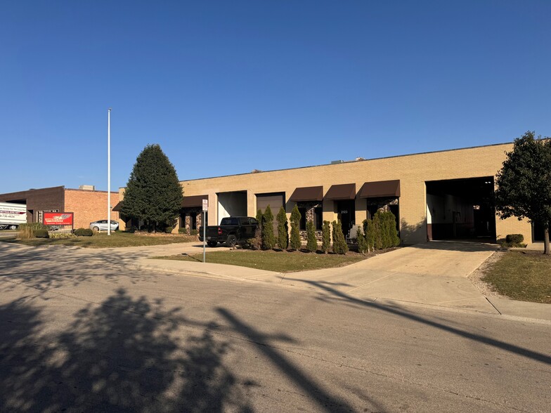 2121-2125 Hammond Dr, Schaumburg, IL for sale - Building Photo - Image 1 of 4