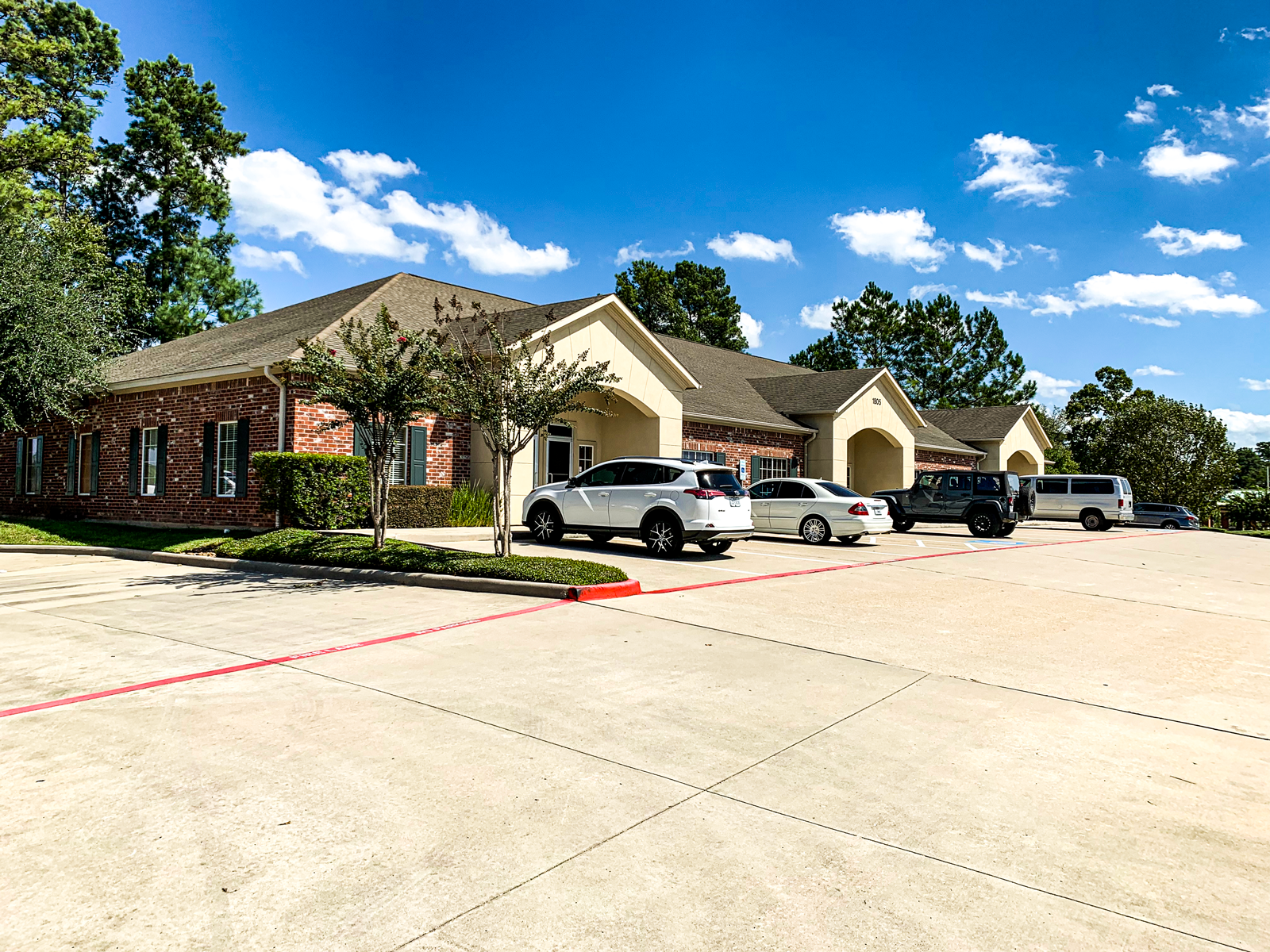 1801 W White Oak Ter, Conroe, TX for lease Building Photo- Image 1 of 5