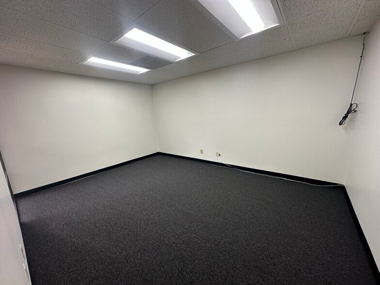 3343-3349 Chicago Ave, Riverside, CA for lease - Building Photo - Image 3 of 13