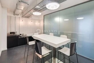 Office in Paris for lease Interior Photo- Image 2 of 5
