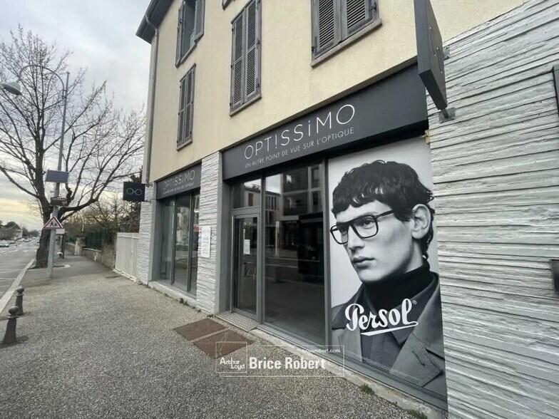 Retail in Limonest for lease - Building Photo - Image 2 of 9
