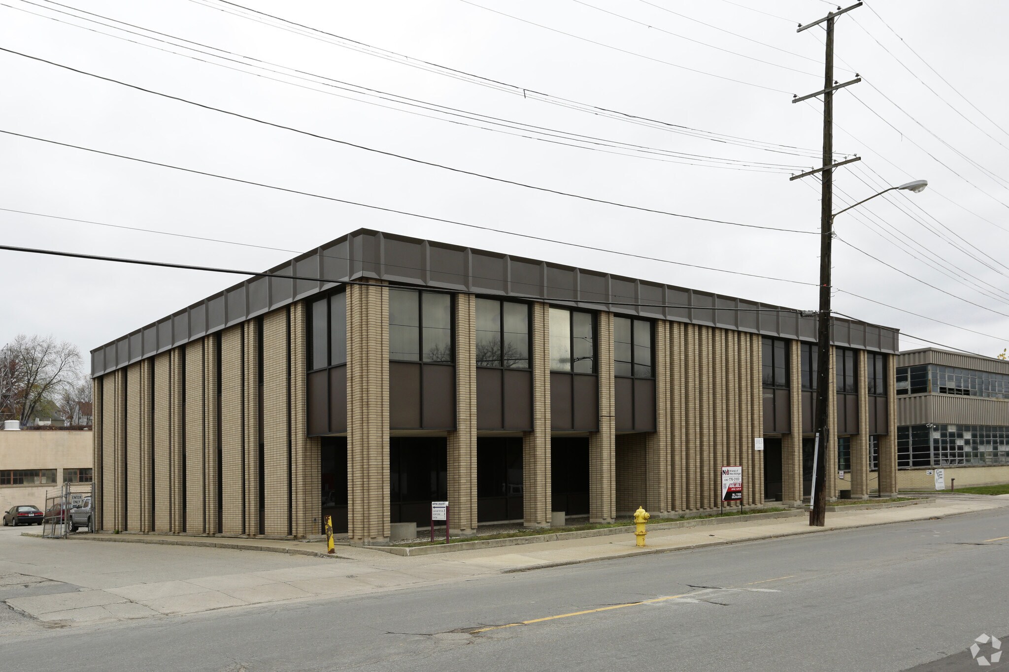 1015 Godfrey Ave SW, Grand Rapids, MI for sale Primary Photo- Image 1 of 1