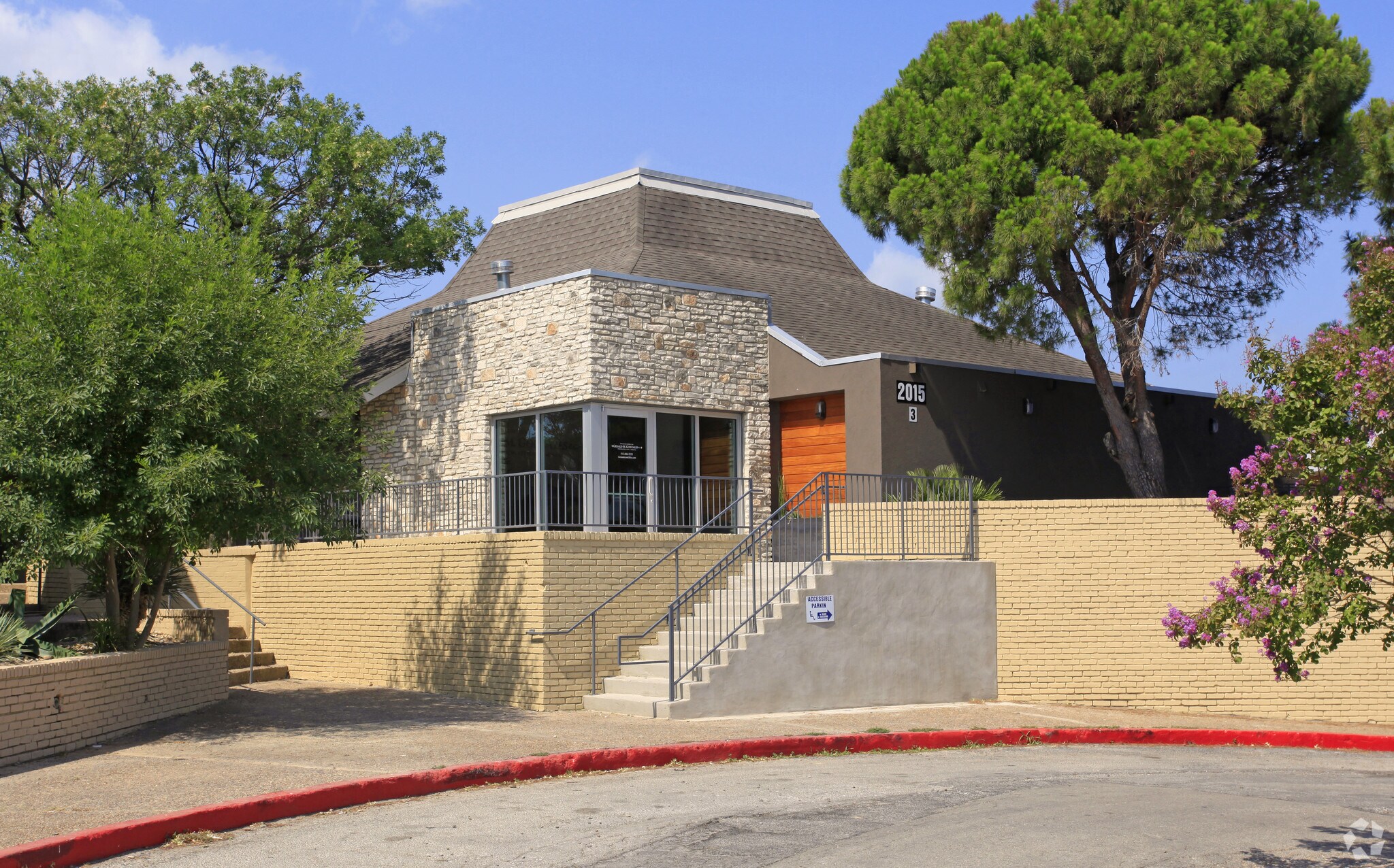 2015 E Riverside Dr, Austin, TX 78741 Riverside Retail Center