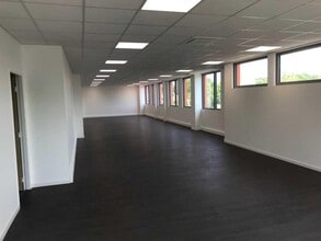 21 Avenue De Norvège, Villebon-sur-Yvette for lease Interior Photo- Image 1 of 4