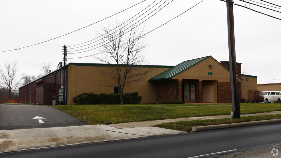800 Park Ave W, Mansfield, OH for lease - Building Photo - Image 2 of 8