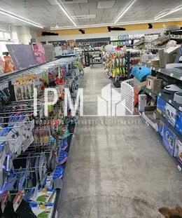 Retail in Vitrolles for lease Interior Photo- Image 1 of 6