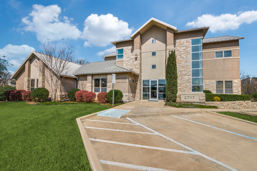 2717 Windriver Ln, Denton, TX for lease - Building Photo - Image 1 of 8