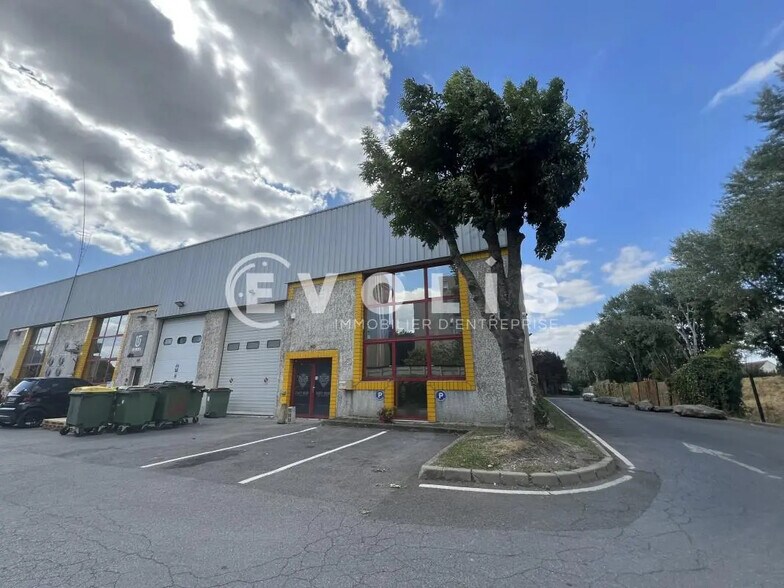 Office in Bondy for lease - Building Photo - Image 1 of 14