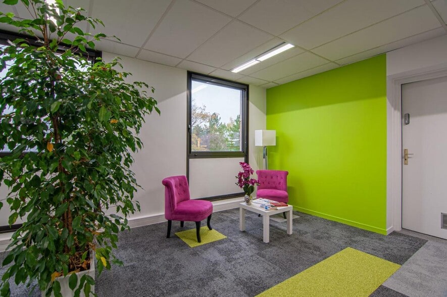 Office in Chatou for lease - Interior Photo - Image 2 of 11