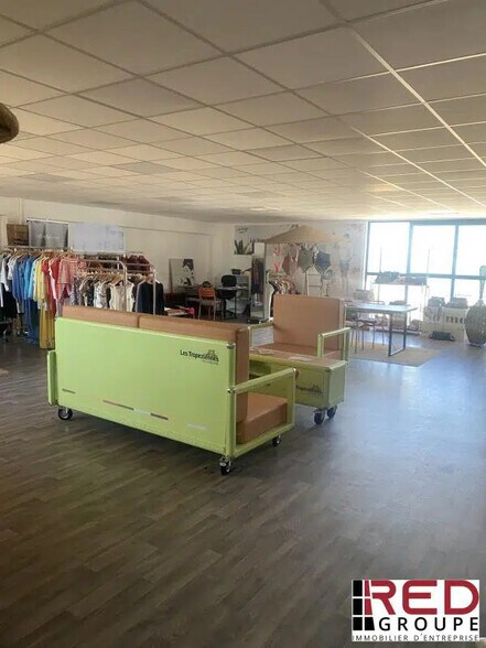 Flex in Aubagne for sale - Building Photo - Image 3 of 5