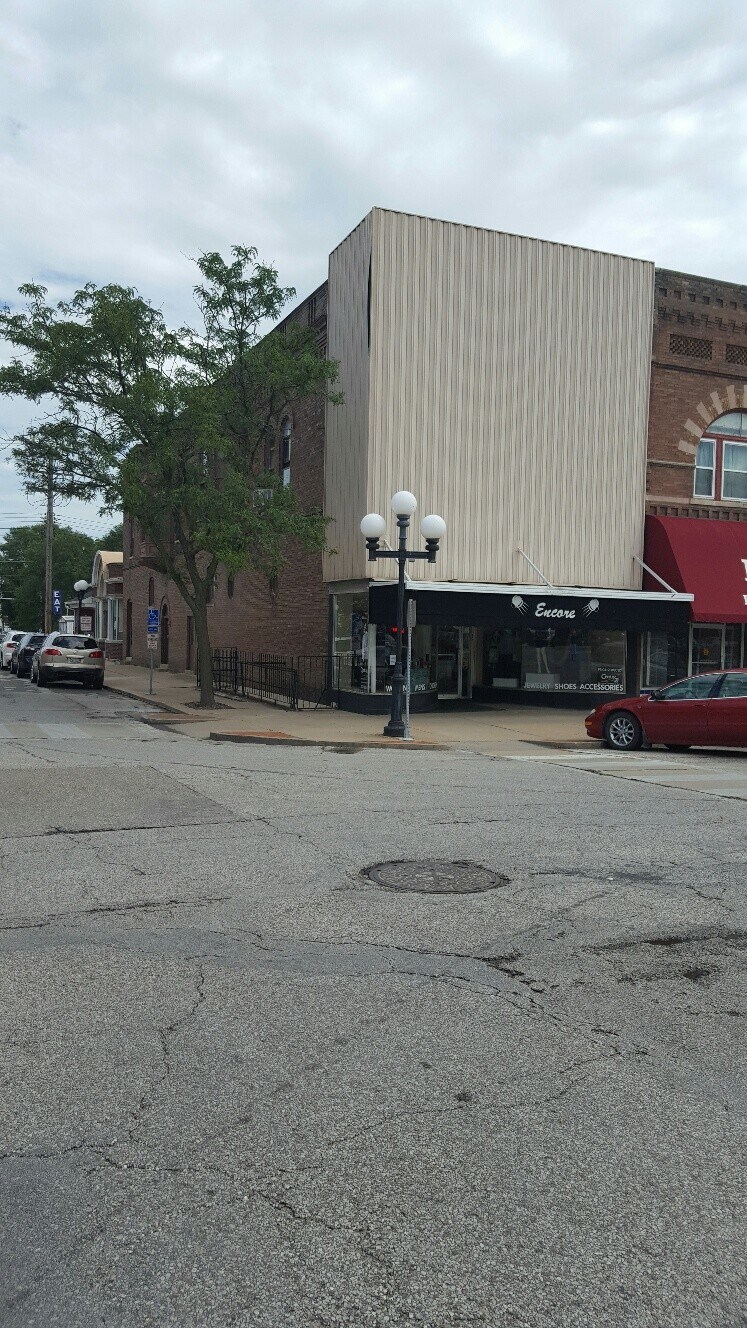 17 E Side Sq, Macomb, IL for sale Building Photo- Image 1 of 1