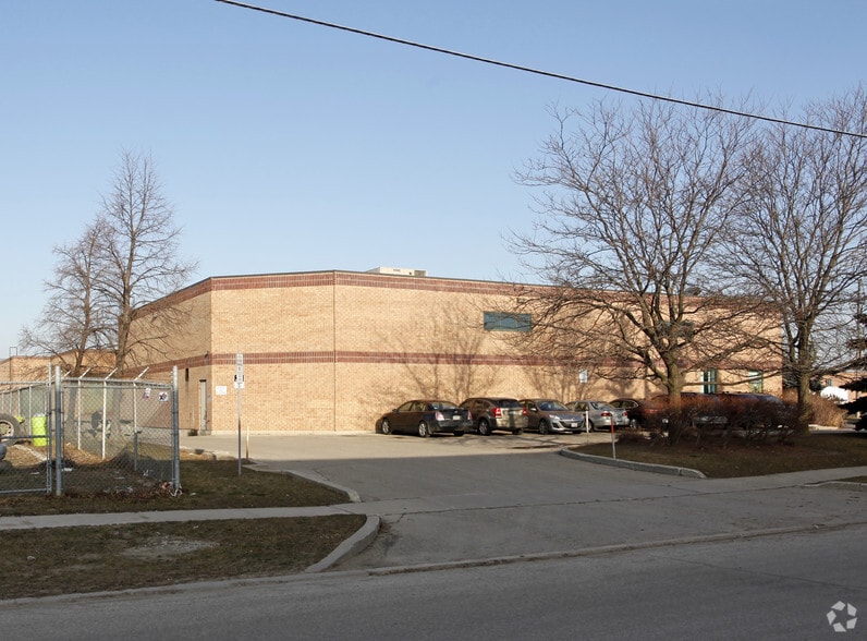 122 Sun Pac Blvd, Brampton, ON for sale - Building Photo - Image 2 of 3