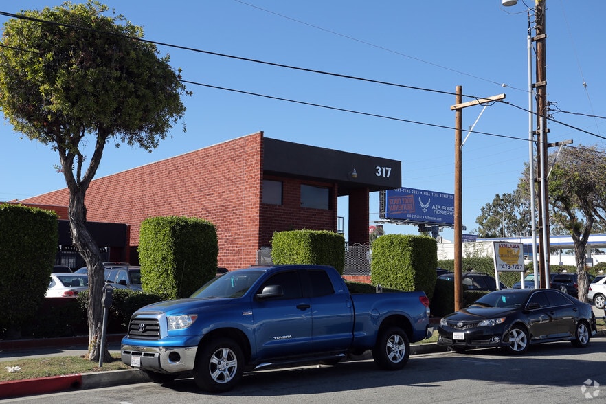 317 S Isis Ave, Inglewood, CA for lease - Building Photo - Image 3 of 6
