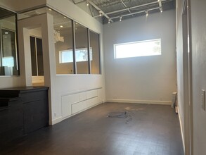 4358-4362 Centergate St, San Antonio, TX for lease Interior Photo- Image 2 of 10