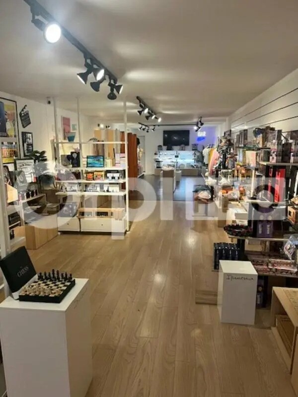 Retail in La Rochelle for lease Building Photo- Image 1 of 3