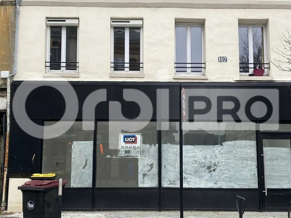 Retail in Le Havre for lease Building Photo- Image 1 of 12