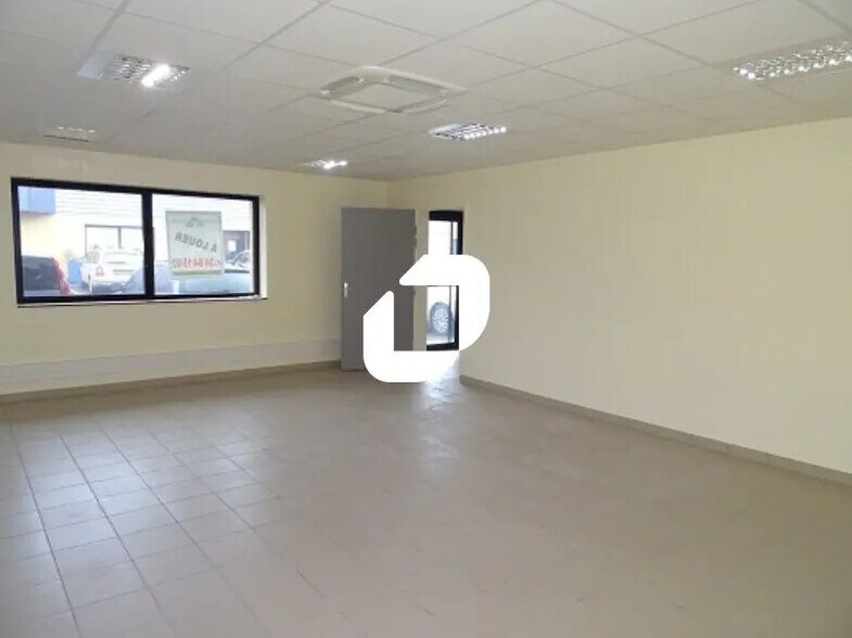 Office in Ennery for lease - Interior Photo - Image 2 of 4