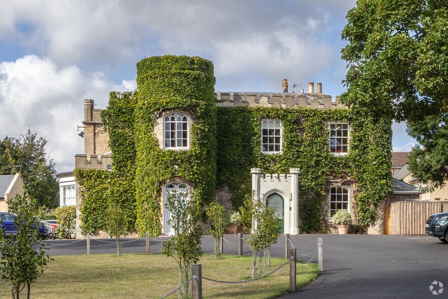 33 St. Andrews St S, Bury St Edmunds for lease - Primary Photo - Image 1 of 2