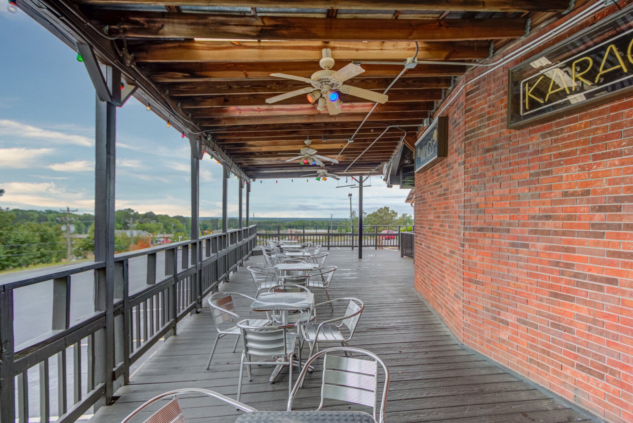 2166 Highpoint Rd, Snellville, GA 30078 East Side Grill