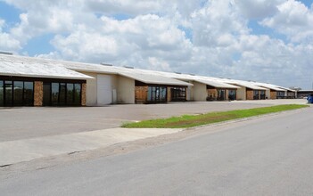 728-739 Diamond Cut Dr, Corpus Christi, TX for lease Building Photo- Image 1 of 6