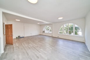 7900 Santa Monica Blvd, West Hollywood CA - Storefront Property