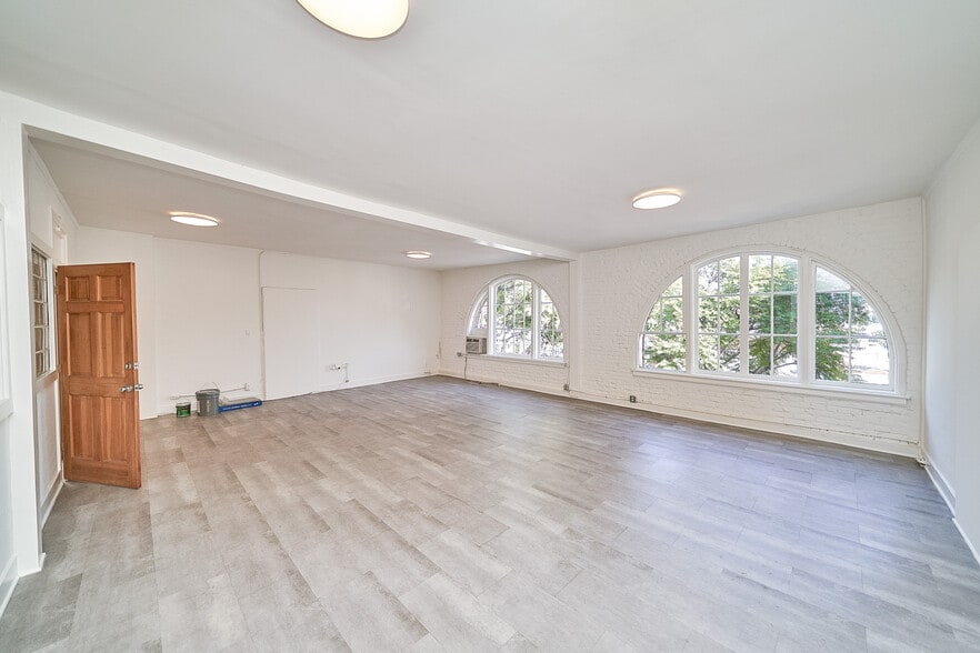 7900-7914 Santa Monica Blvd, West Hollywood, CA for lease - Interior Photo - Image 1 of 3