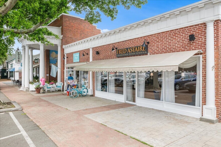 162-170 Main St, Old Saybrook, CT for sale - Building Photo - Image 1 of 1