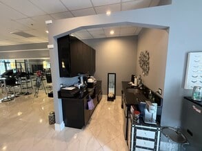 4625-4881 PGA Blvd, Palm Beach Gardens, FL for lease Interior Photo- Image 1 of 4