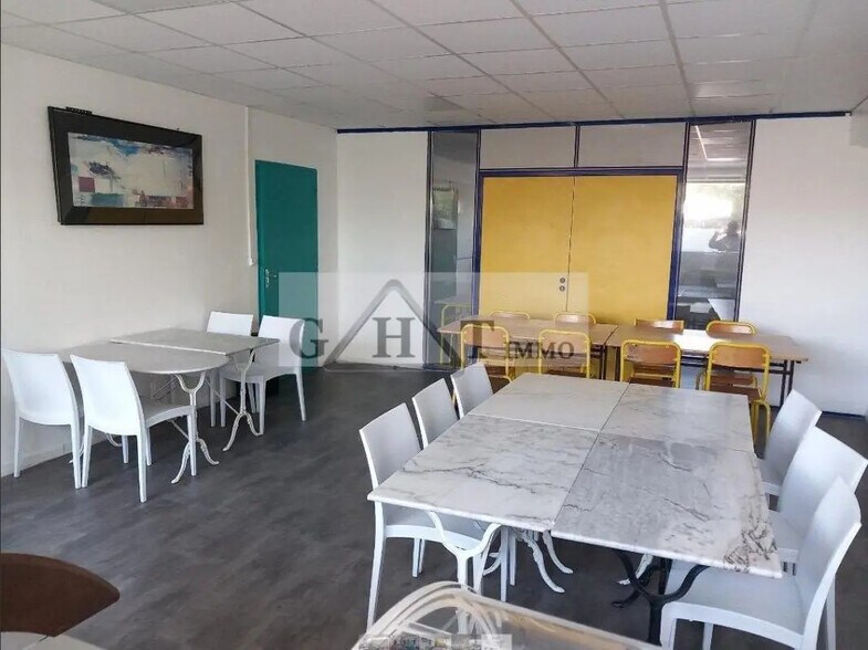 Office in Ablon-sur-Seine for lease - Building Photo - Image 2 of 4