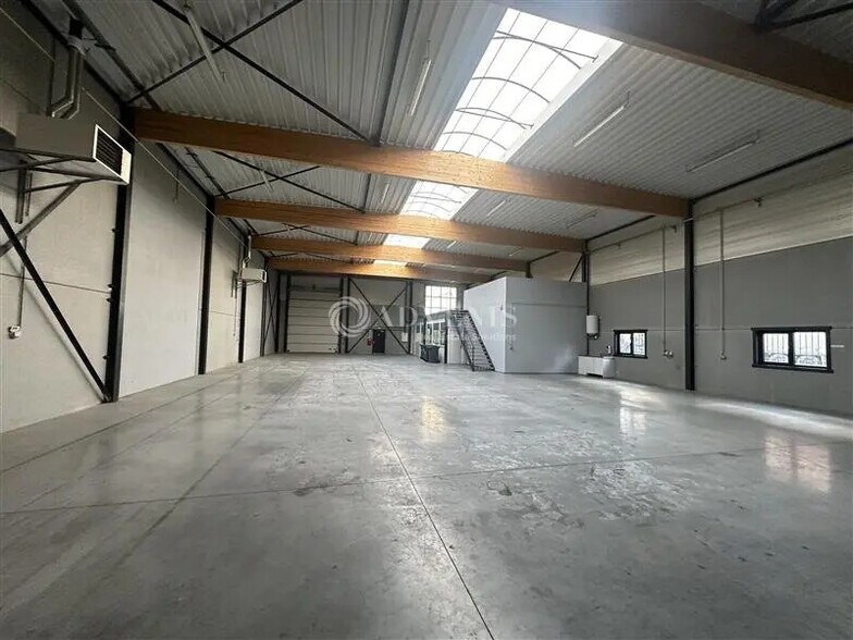 Industrial in Roncq for lease - Interior Photo - Image 2 of 8