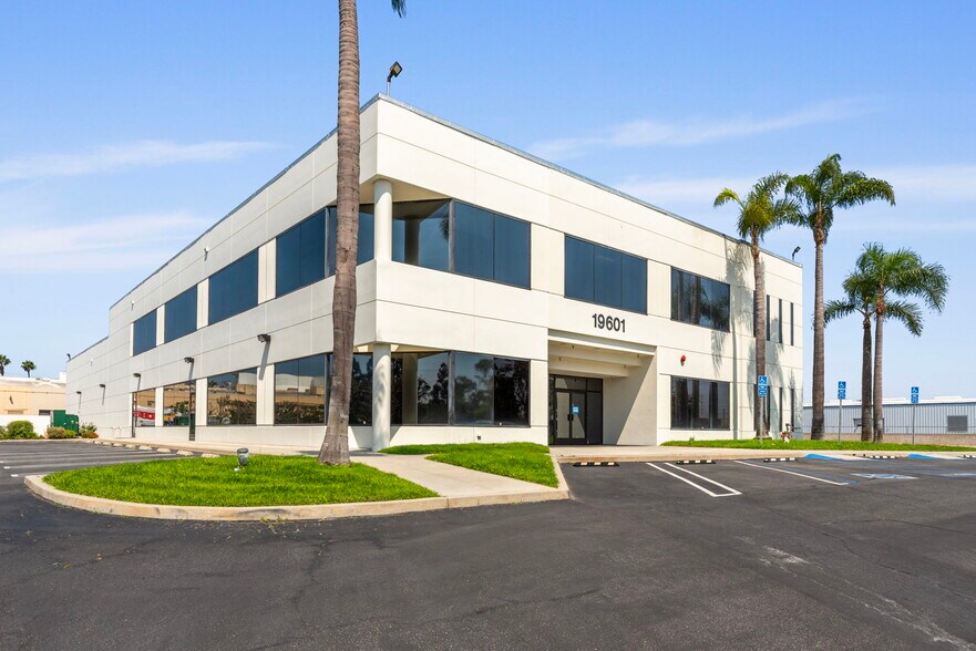19601 Mariner Ave, Torrance, CA for lease - Building Photo - Image 2 of 8