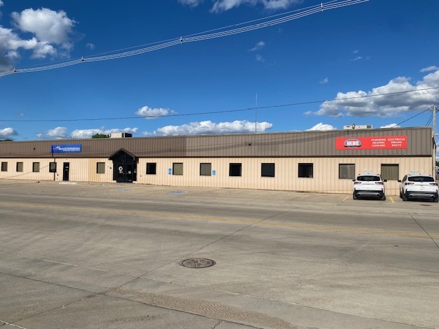 631 N Cedar Ave, Owatonna, MN for lease Building Photo- Image 1 of 3