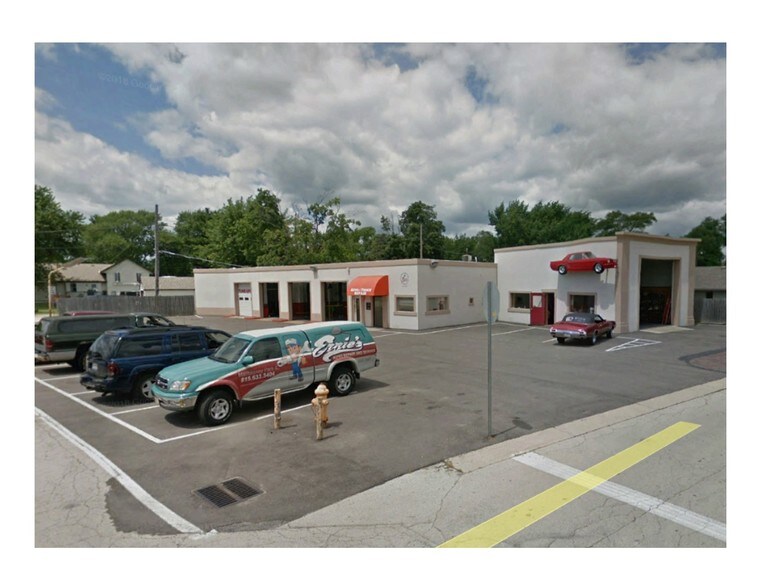 7800 N 2nd St, Machesney Park, IL 61115