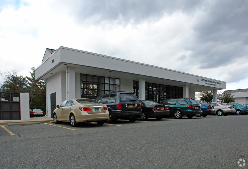 2121 Medical Park Dr, Silver Spring, MD for lease - Building Photo - Image 1 of 6